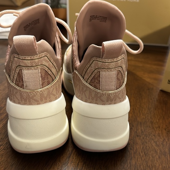 Michael Kors, Olympia Trainer - Picture 4 of 6